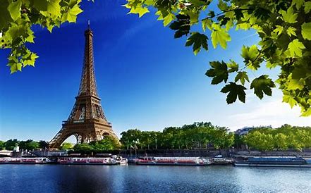 The Eiffel Tower in the daylight.