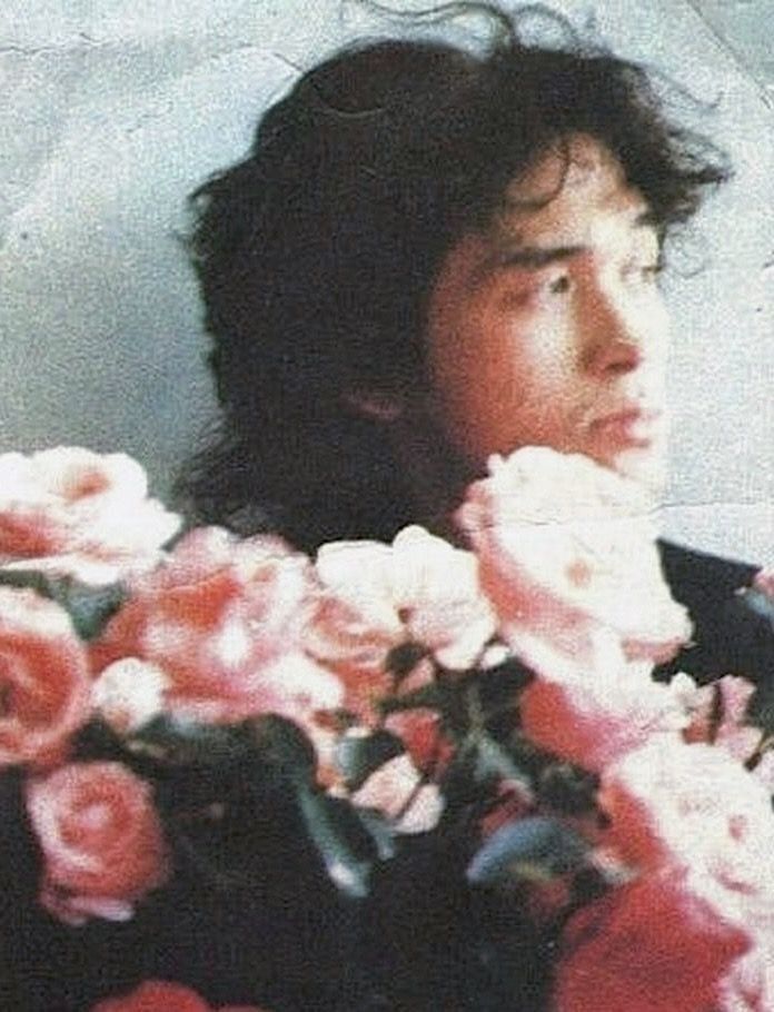 Tsoi with roses