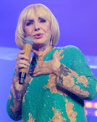 Googoosh performing live